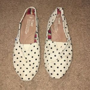 Toms cream with black polka dots